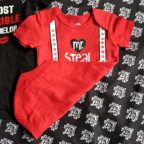 ⚠️ Clearance BUNDLE | 2 Boys' bodysuits - Picture 3 of 5